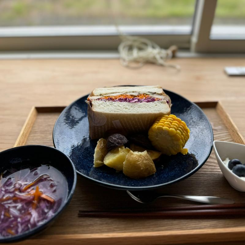 ハーフセット　洋風(アオスバシ パンとカフェ(旧 Odaka Micro Stand Bar オムスビ))