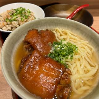 てびちそば(沖縄そば専門 やんばる有楽町店(東京交通会館B1F))