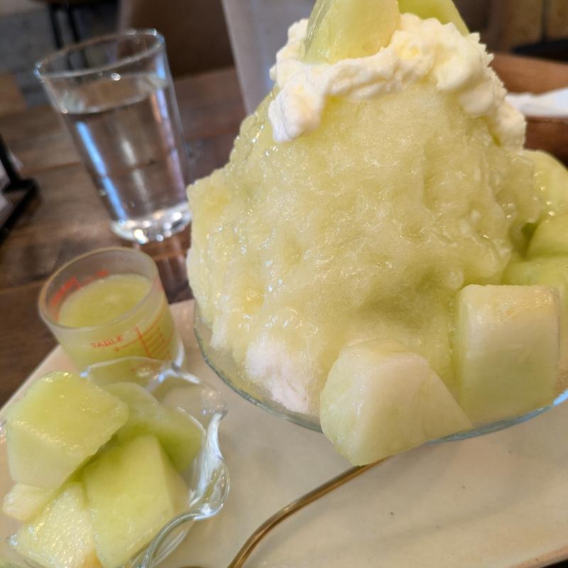 ゆうかメロンかき氷(こっそりカレー)