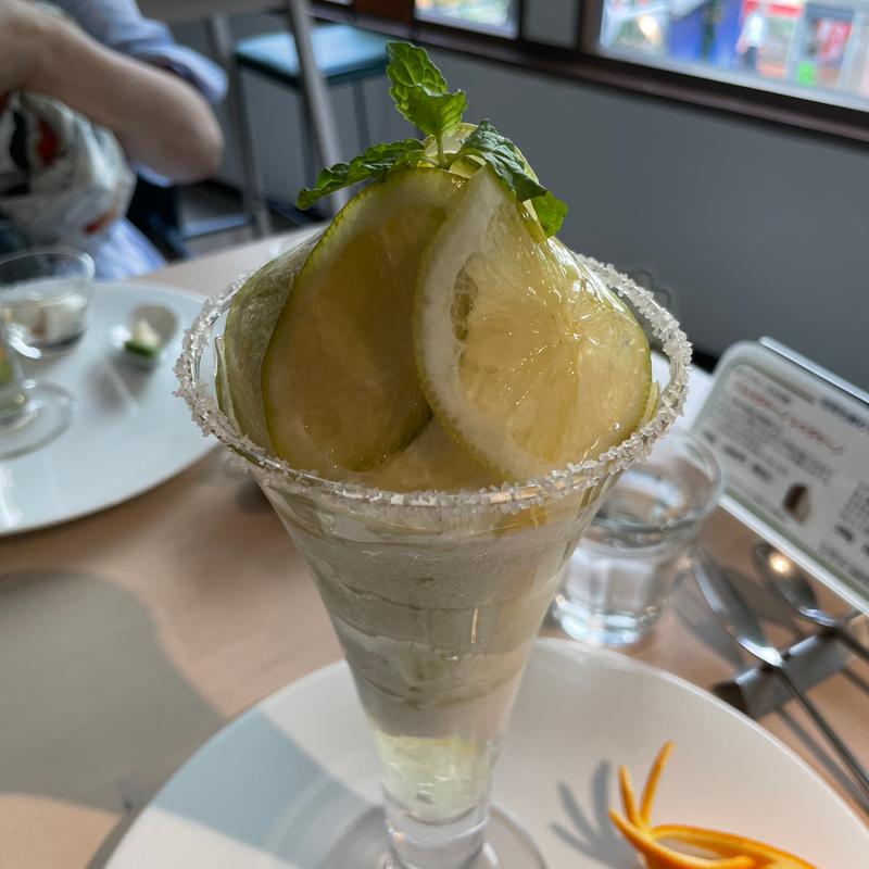 真夏のパフェ(ル・パルフェ 馬車道)