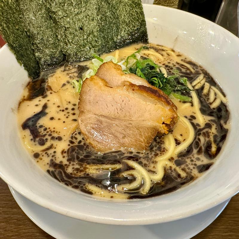 黒マー油豚骨(醤油豚骨ラーメン　きんいろ)