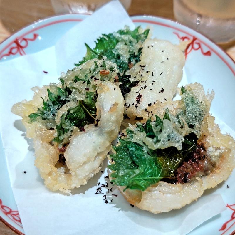 鱧の梅肉天ぷら(大衆すし酒場 スシマヅメ 野毛本店)