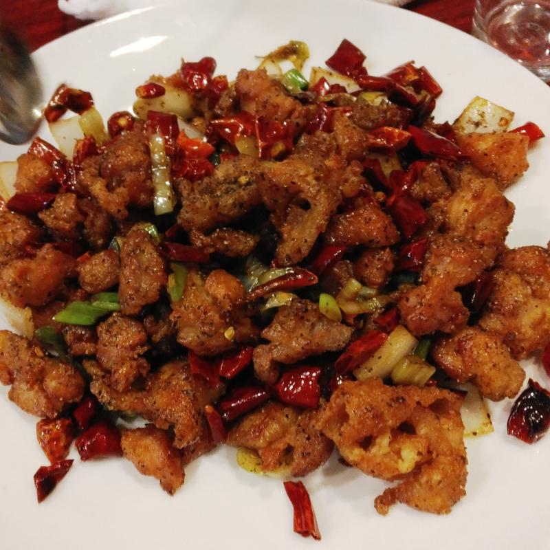 鶏肉角切りの黒胡椒炒め(龍盛菜館 京急川崎駅前店)