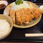 白王上ロースかつ定食(トンカツ芝)