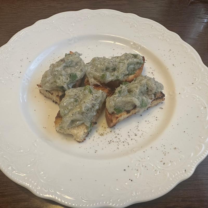 生しらすのブルスケッタ(トラットリア ダ ゴイーノ （TRATTORIA Da GOINO）)
