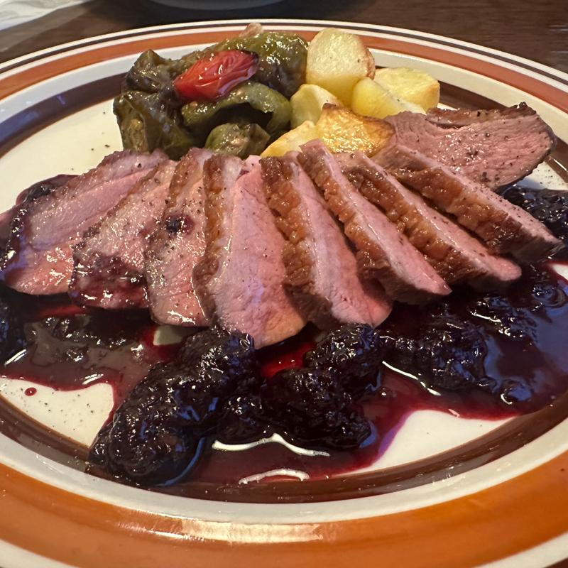 鴨のロースト 木の実(ベリー)ソース(トラットリア ダ ゴイーノ （TRATTORIA Da GOINO）)