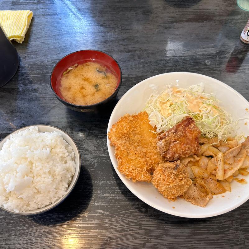 日替わりコンビ定食(麺飯食堂めしきんぐ黄金町本店)