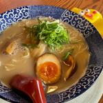 とんこつラーメン（味玉追加、肉抜き）(鶴亀堂 三芳藤久保店 （ツルカメドウ）)
