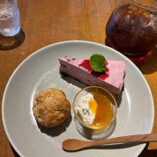 ケーキとスコーンと珈琲セット(YUSHI CAFE （ユーシカフェ）)