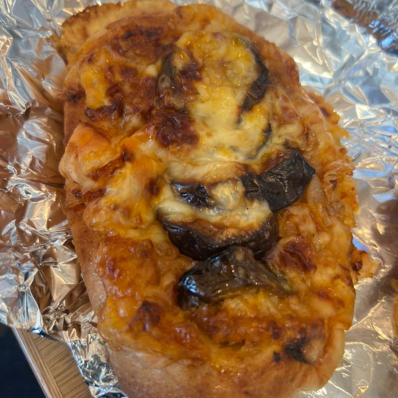 淡路ビーフのミートソースと茄子のパン(ブランジェリー・フルール)