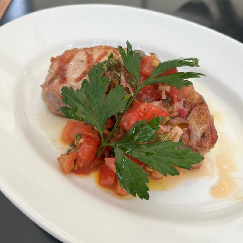 金華豚のグリル　トマトサルサとプリザーブドレモン(CICADA)