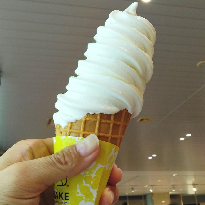 BAKEミルクソフト(BAKE CHEESE TART JR大宮店)