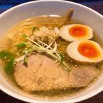 煮卵入り生姜中華そば塩