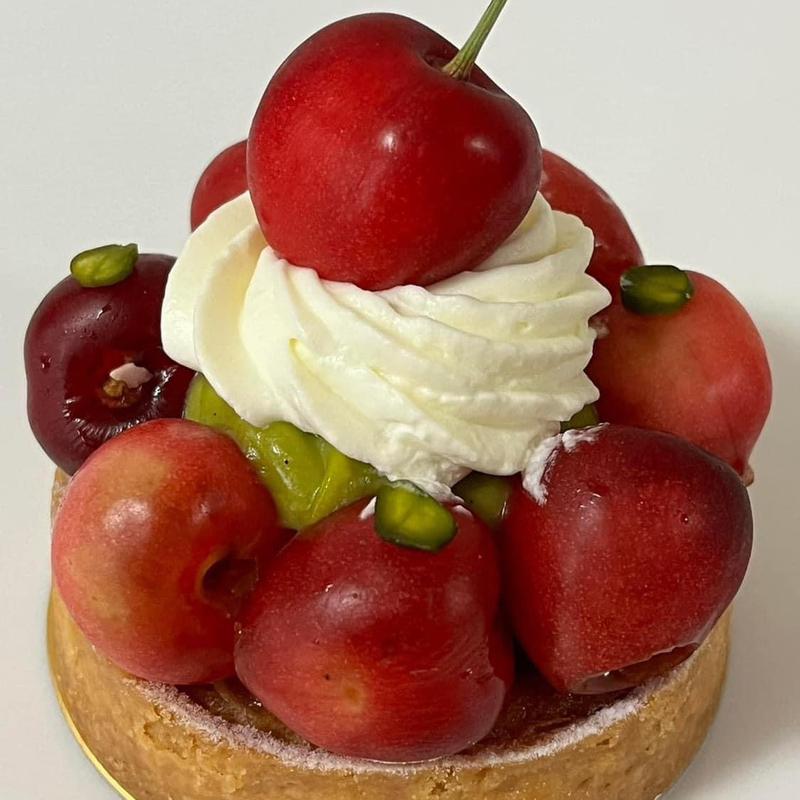 余市のさくらんぼ(水門)のタルト(パティスリーパクタージュ)