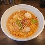 琥珀醤油味玉ラーメン