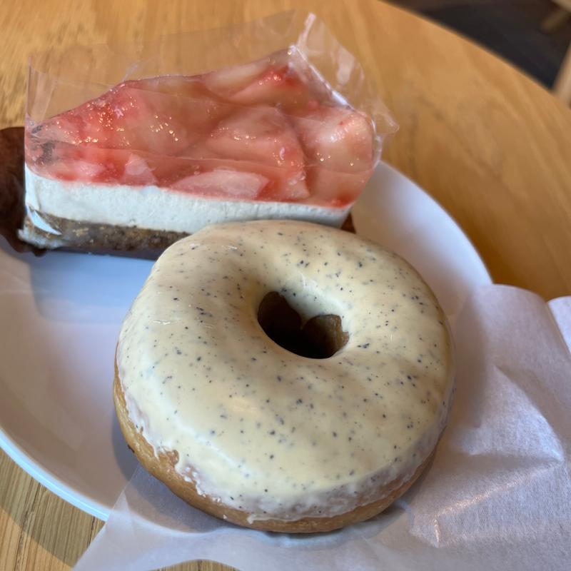 ほうじ茶&クラシックティー ラテ、白桃＆アールグレイケーキ、アールグレイミルクドーナツ(スターバックスコーヒー 刈谷東境店)