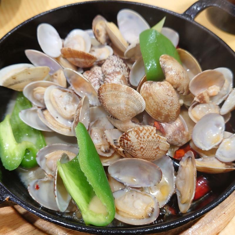 アサリの鉄鍋炒め(東城香)