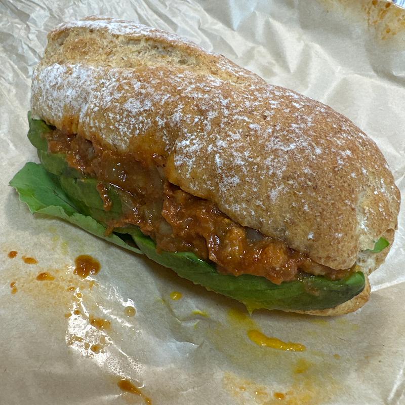 粗挽き大豆ミートチリコンカンサンド(BONDI COFFEE SANDWICHES)