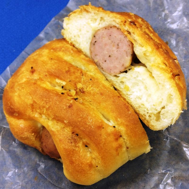 塩フォカッチャ（ペッパーフランクフルト）(VIE DE FRANCE Café 溝の口店)