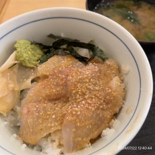 濃厚!!ごまだれ真鯛丼(目利きの銀次 神保町駿河台下店)