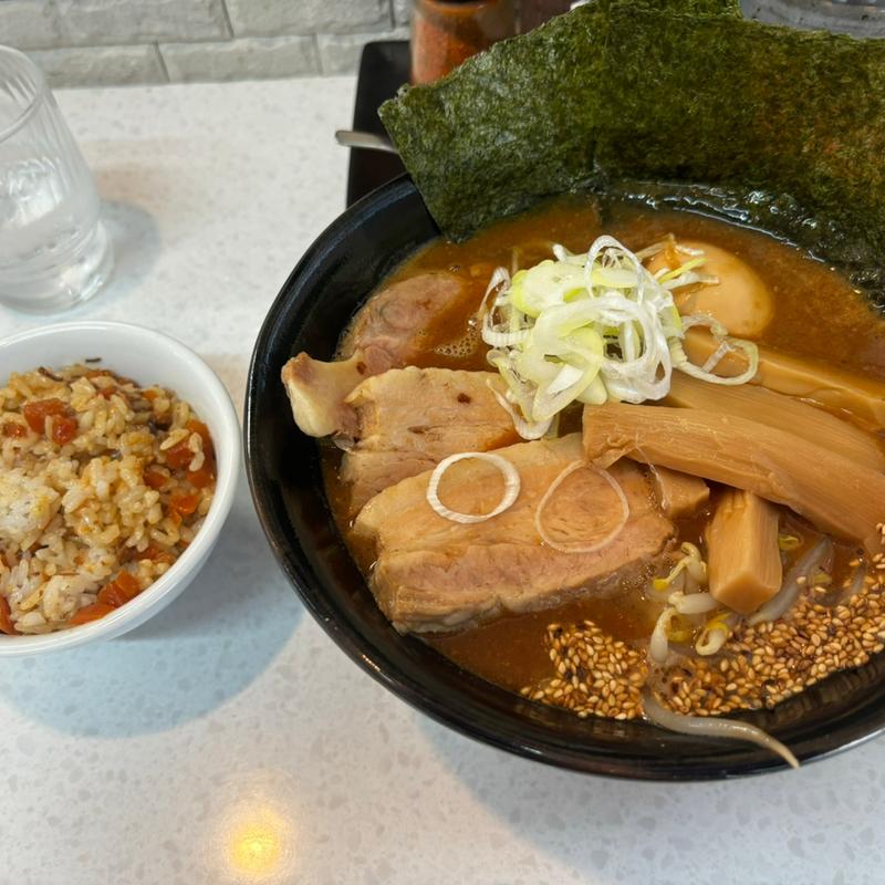 デラックス濃厚味噌ラーメン とりめし(麺屋 久兵衛)