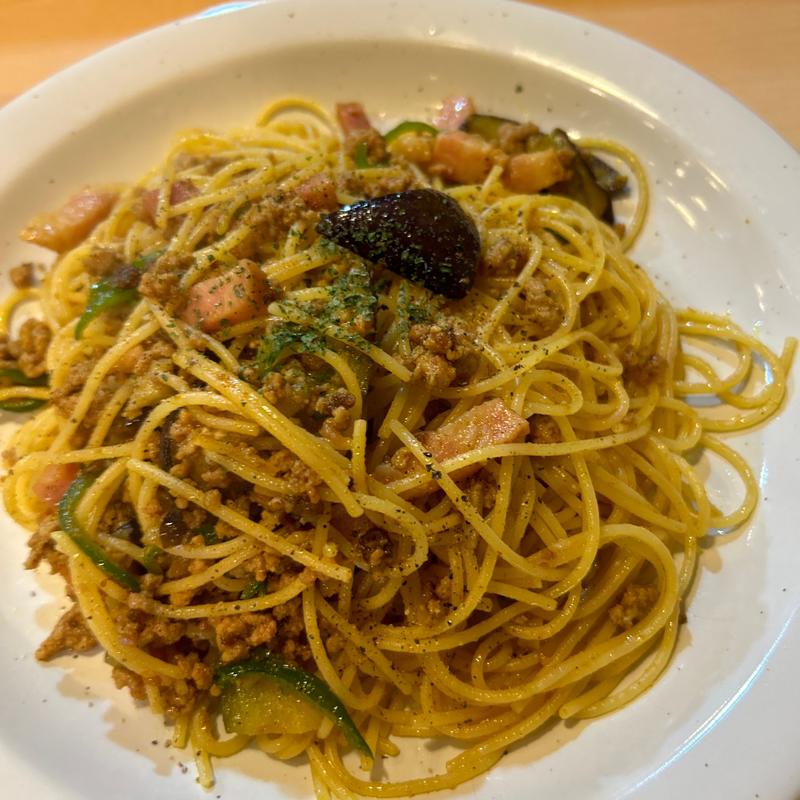 なすとひき肉のドライカレー、ベーコントッピング(チロリン村 南2条店)