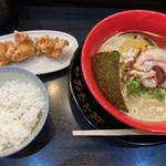とんこつクィーン(みなと軒 三宮高架下店)