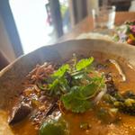 やんばる鶏と県産トマトのココナッツカレー(Soi)