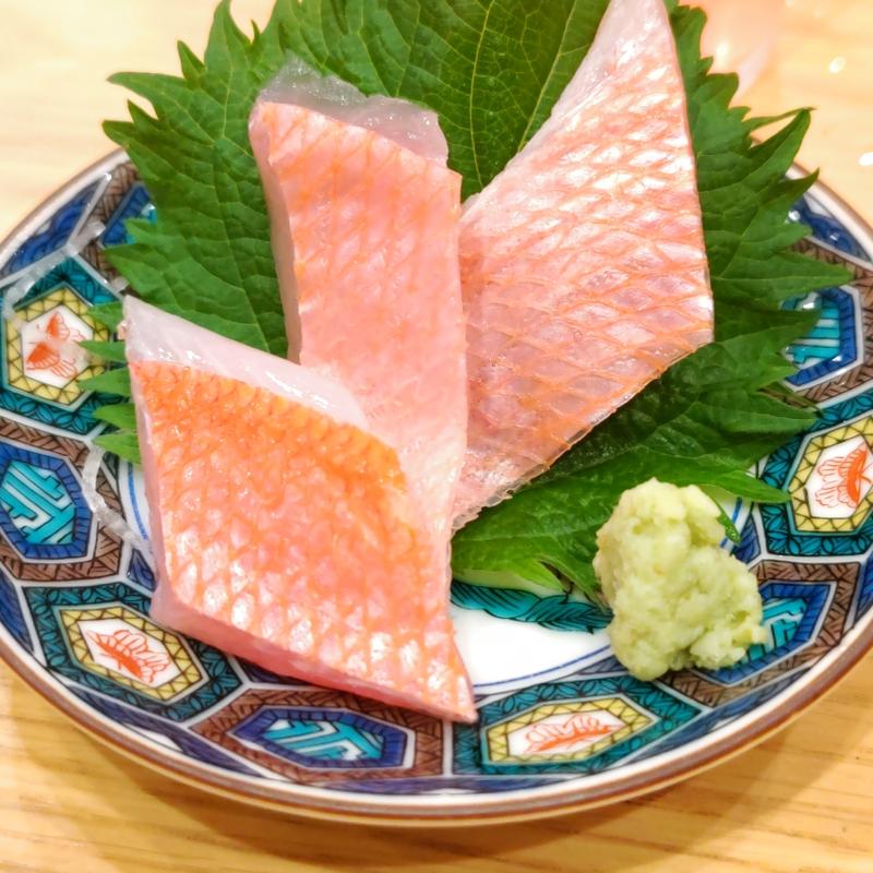 金目霜降刺身(魚と酒はなたれ 野毛五番街店)