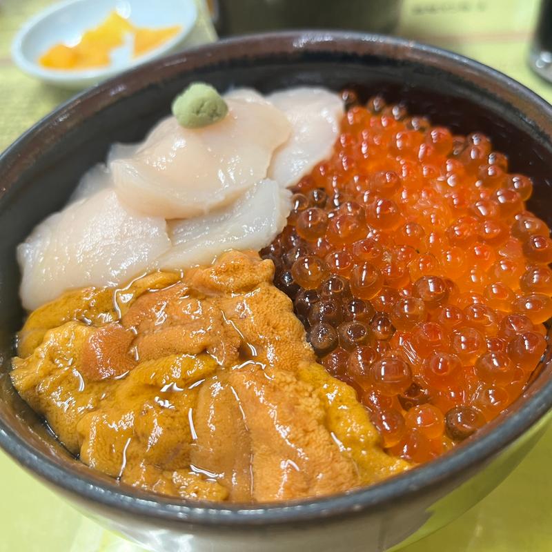 三色丼(きくよ食堂本店)