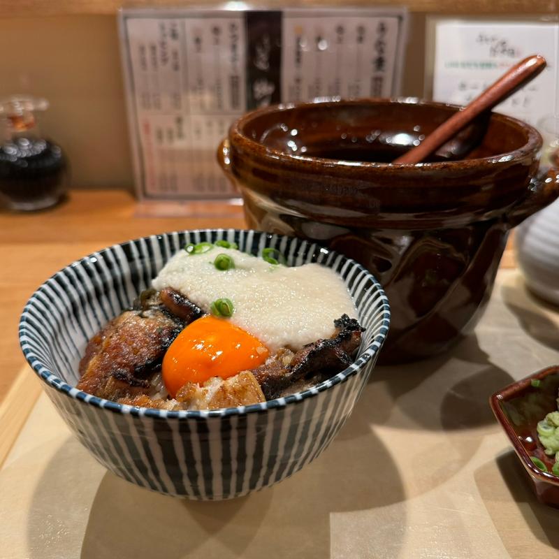 ひつまぶし(満月たまご、出汁とろろトッピング)(うなぎのお多福)