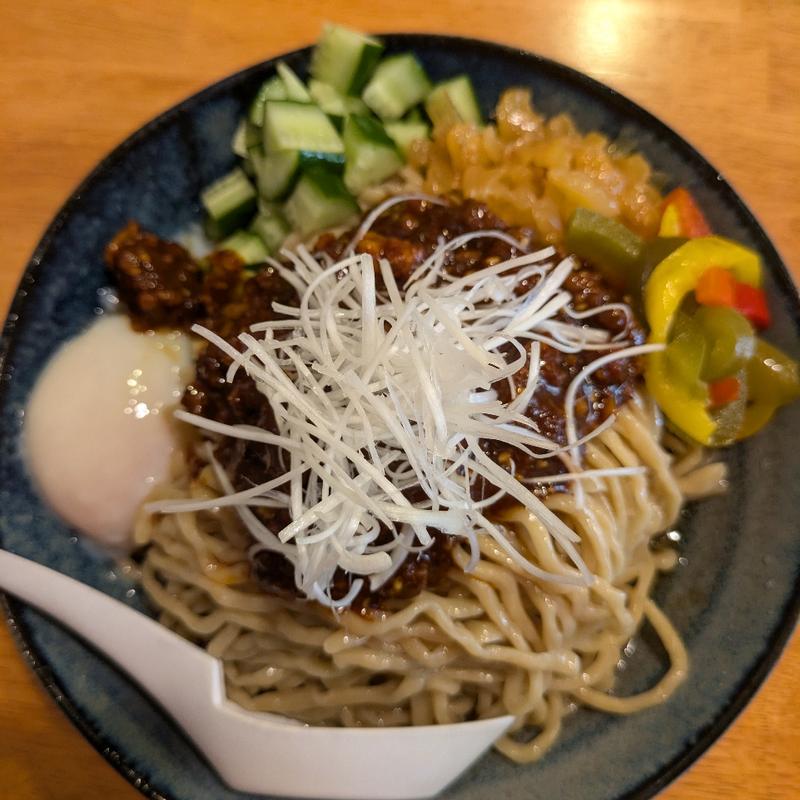 肉みそ冷やし中華（大）(ラーメン月輪)