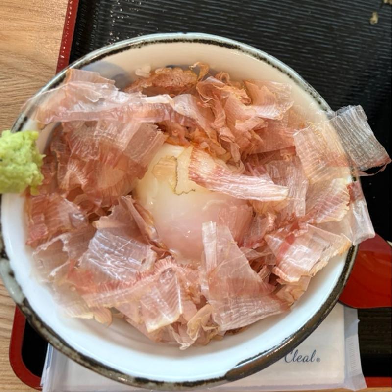 おかかめし（温玉のせ）(ウドンゴヤ)