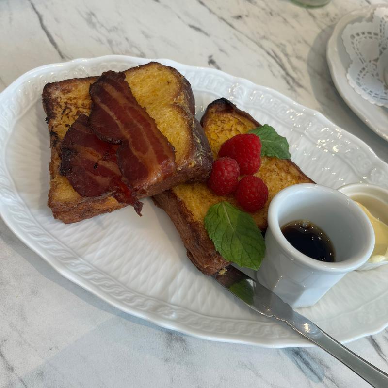ブリオッシュフレンチトースト（ベリー&ベーコン）(RITUEL 虎ノ門)