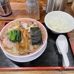 塩チャーシュー麺 半ライス