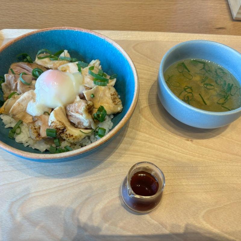 地鶏丹波黒どりの漬け丼(カフェ・レストラン 鶏と亀)