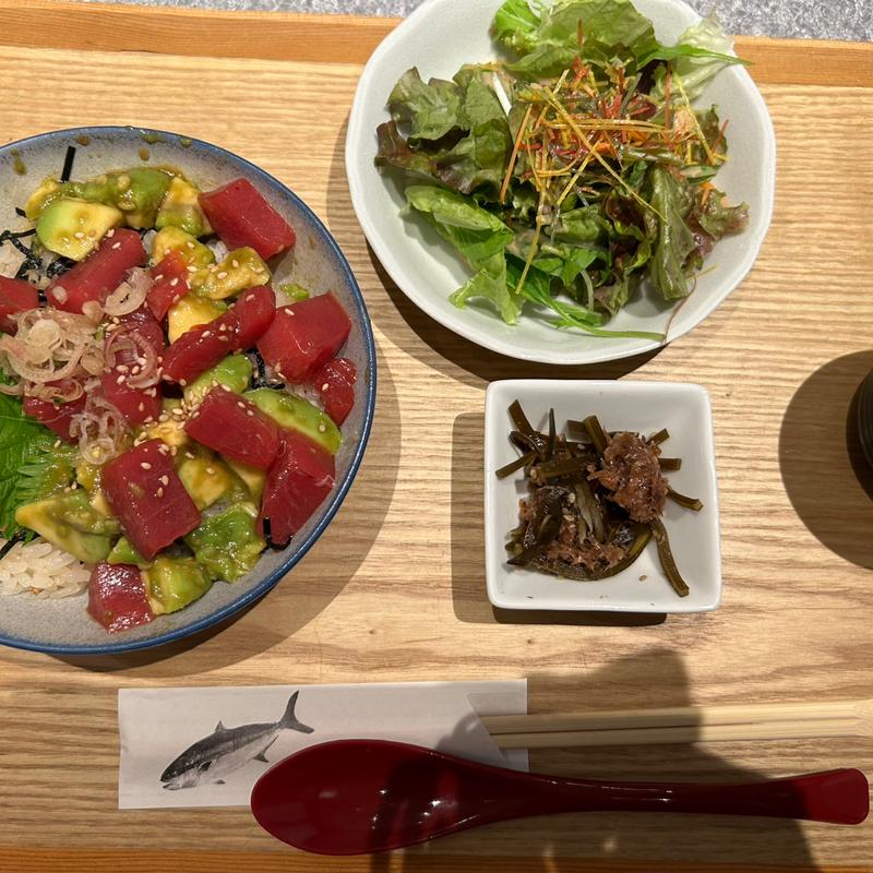 マグロとアボカドのポキ丼(Bluefin by Uoriki アトレ竹芝店)