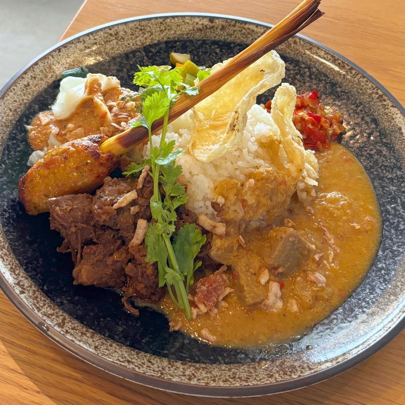 HATI DUA RENDANG PLATE(HATI DUA ハチドゥア)