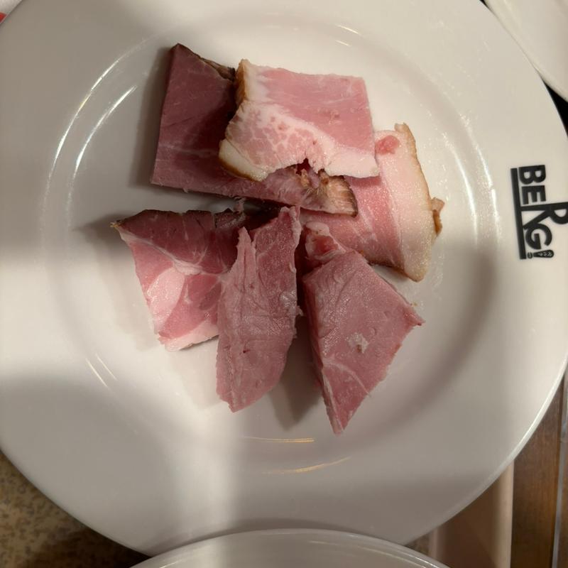 骨つきハム(ビア&カフェ BERG（ベルク）)