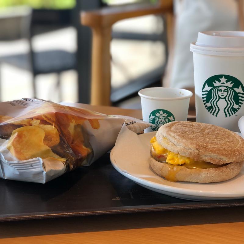 マフィンとポテトチップス(スターバックスコーヒー 富士吉田店 （STARBUCKS COFFEE）)
