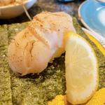 手包み炙りほたて塩レモン(すし辰緑井本店 )