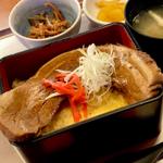 黒豚の角煮とだし巻き丼