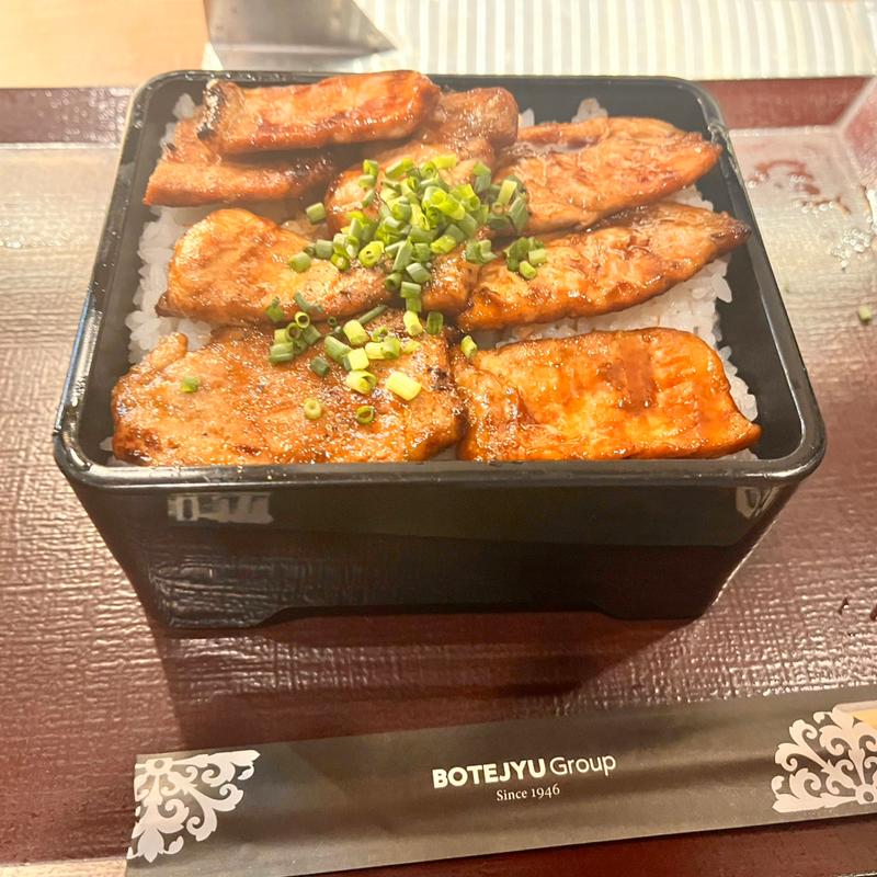 熟成ロース十勝豚丼(北海道十勝 ゆうたく 新宿サブナード店)