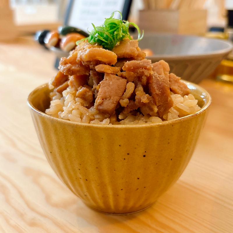 鶏出汁チャーシュー御飯(麺宮寺麦子)