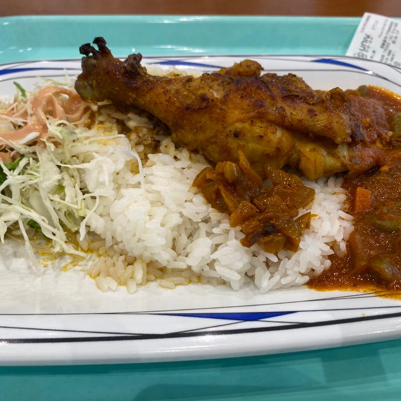 タンドリーチキンとグリーンピースカレー(Qasis)