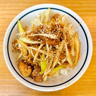 旨辛チャーシュー丼(おだしらーめん おだに)