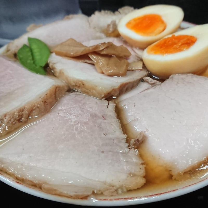 煮卵入りもも肉そば(中華そば みずさわ屋)