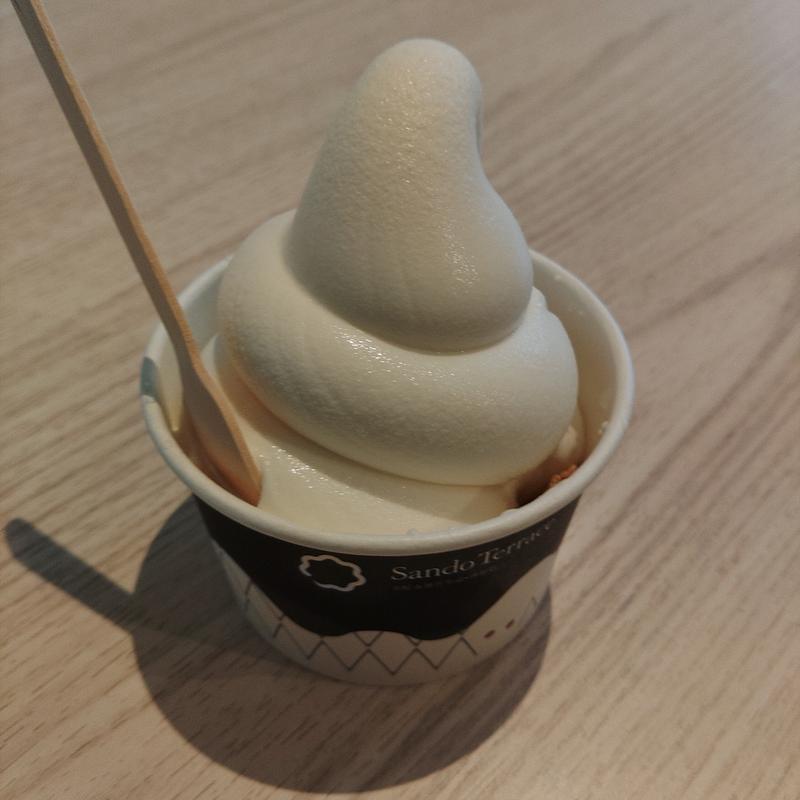 白蛇ソフト(金蛇水神社外苑 SandoTerrace IKoMiKi (サンドウ テラス イコミキ))