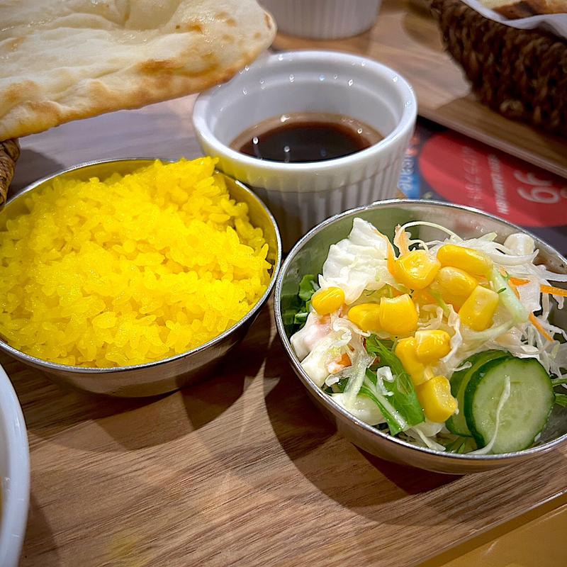 サフランライス、デザート、サラダ(ナマスカ 仙台南町通り店 （NAMASKAR）)