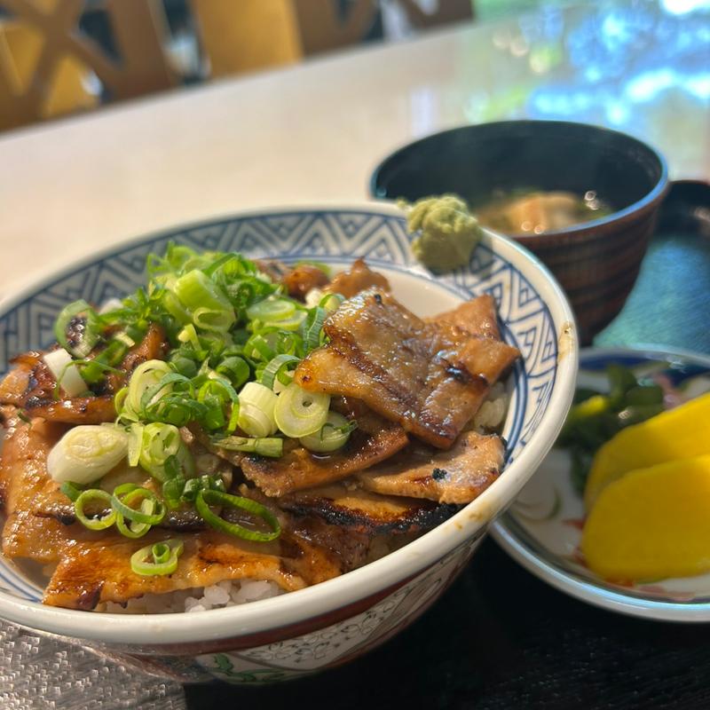 炙り焼き豚丼(こんぴら亭 )